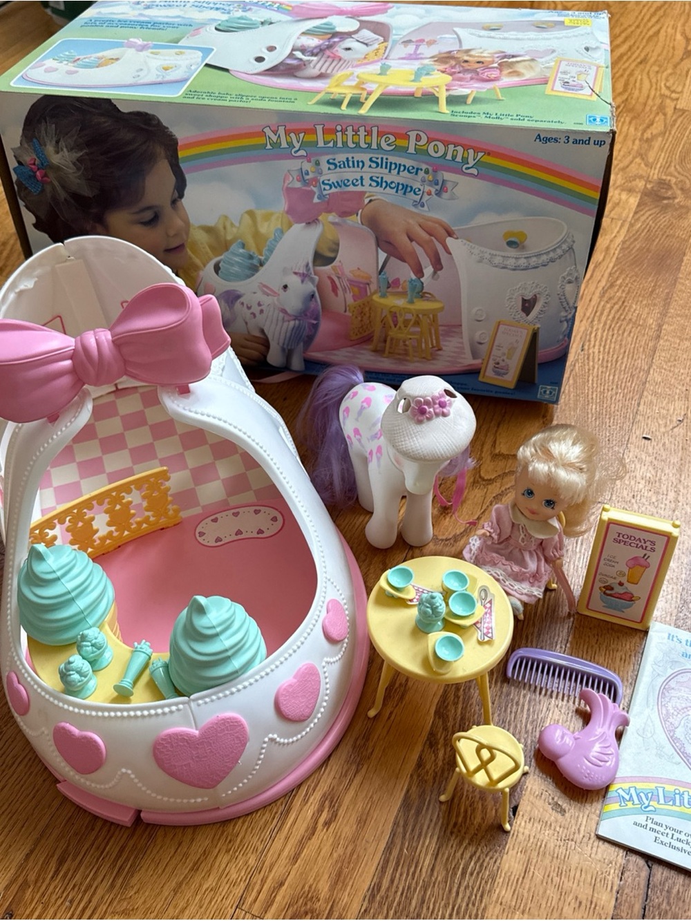Vintage My Little Pony Satin Slipper Playset in White, Pink & Mint - Picture 5 of 6